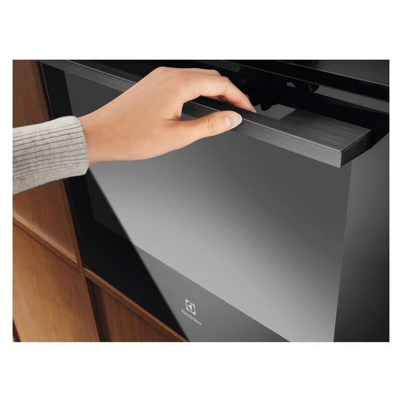 Electrolux 21 Function Cook Assist Pyrolytic Oven (Series 700)