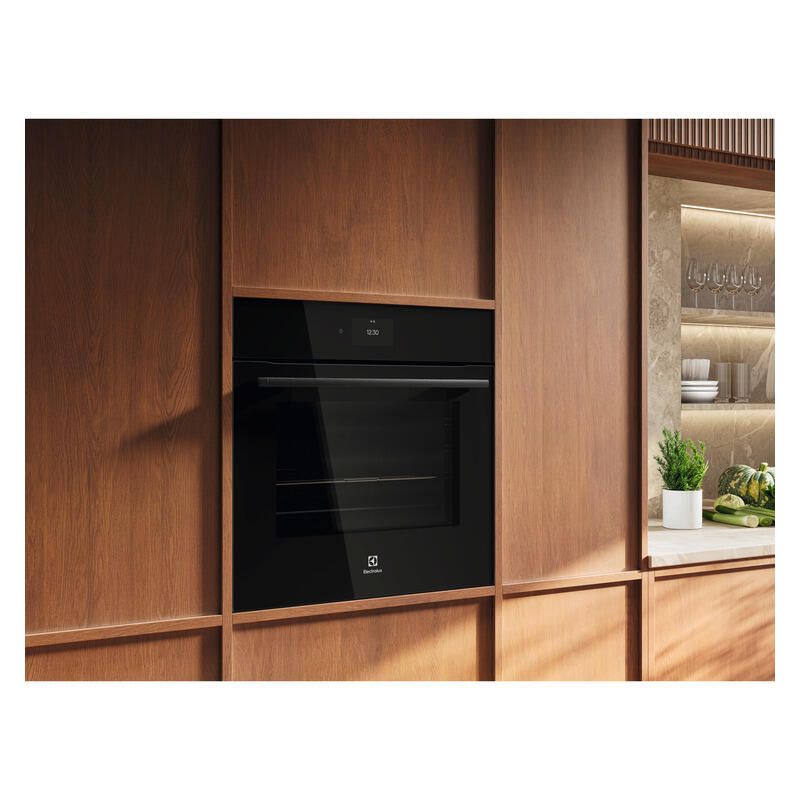 Electrolux 21 Function Cook Assist Pyrolytic Oven (Series 700)