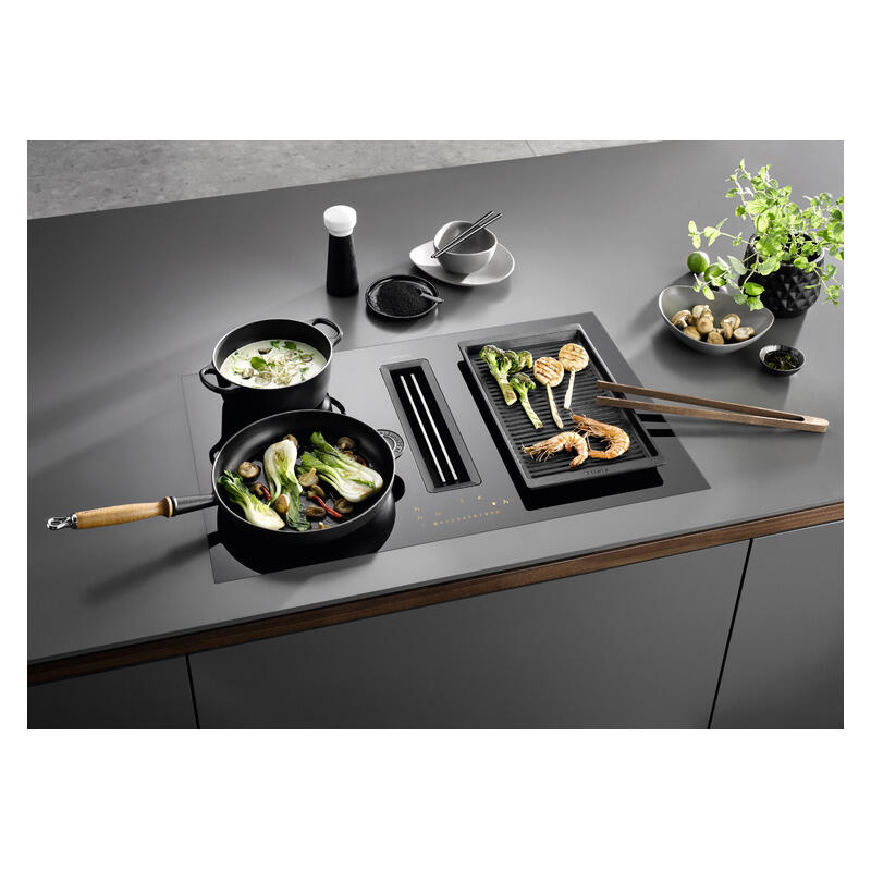 Miele Induction Cooktop with Integrated Extractor - Black