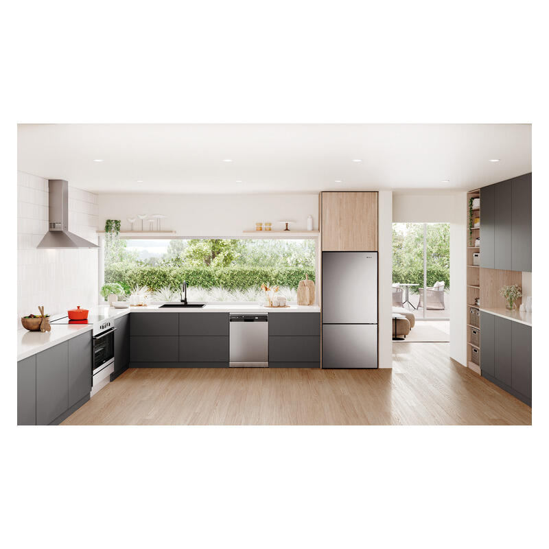 Westinghouse 496L Bottom Mount Fridge Freezer - Silver